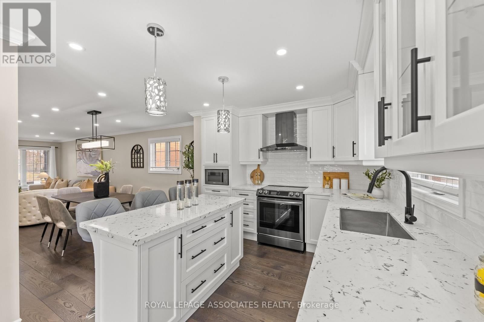 33 HUTTON CRESCENT Image 11