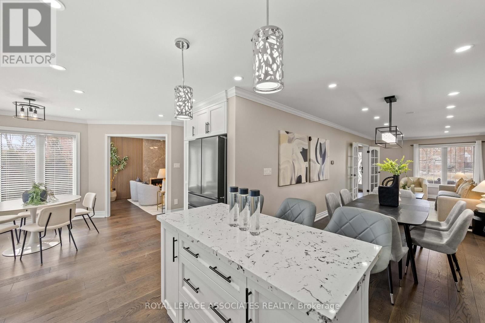 33 HUTTON CRESCENT Image 12