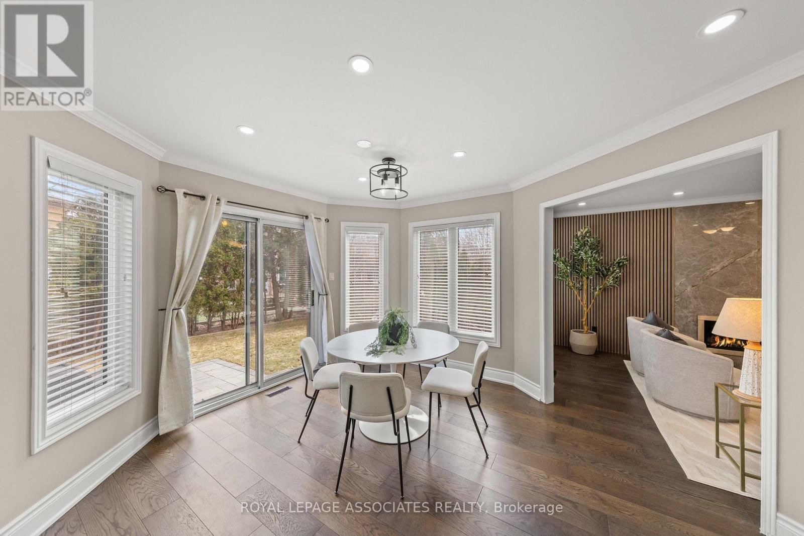 33 HUTTON CRESCENT Image 13