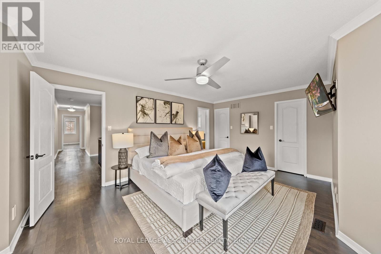 33 HUTTON CRESCENT Image 20