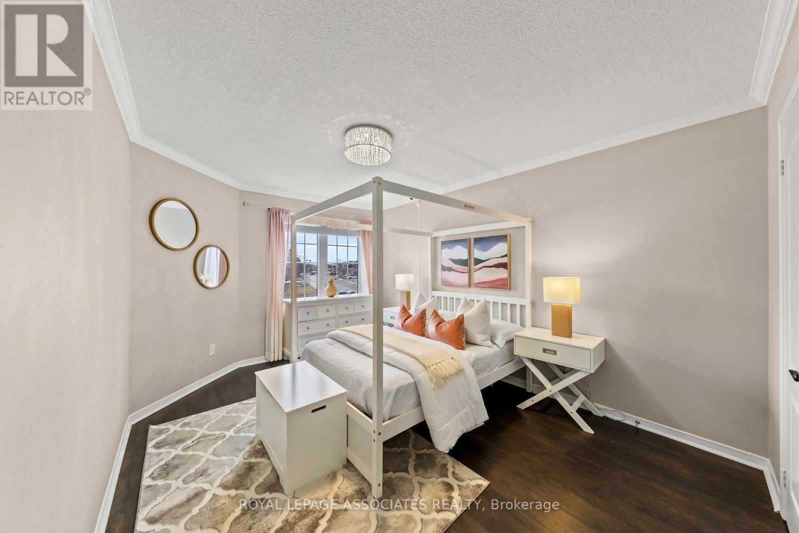 33 HUTTON CRESCENT Image 27