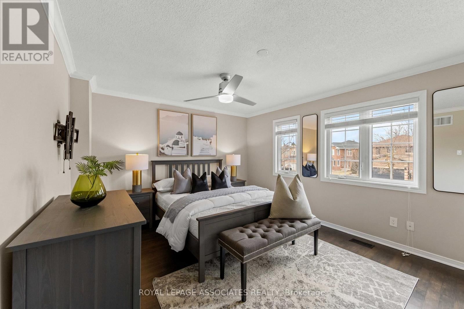 33 HUTTON CRESCENT Image 29