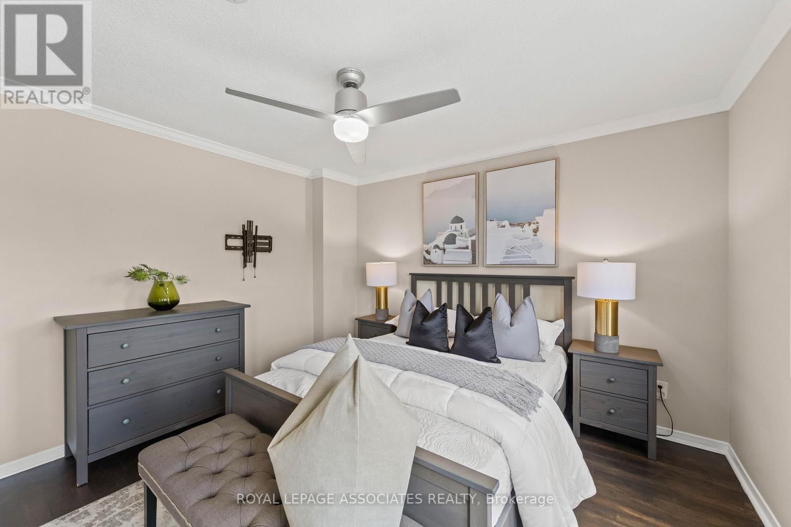 33 HUTTON CRESCENT Image 30