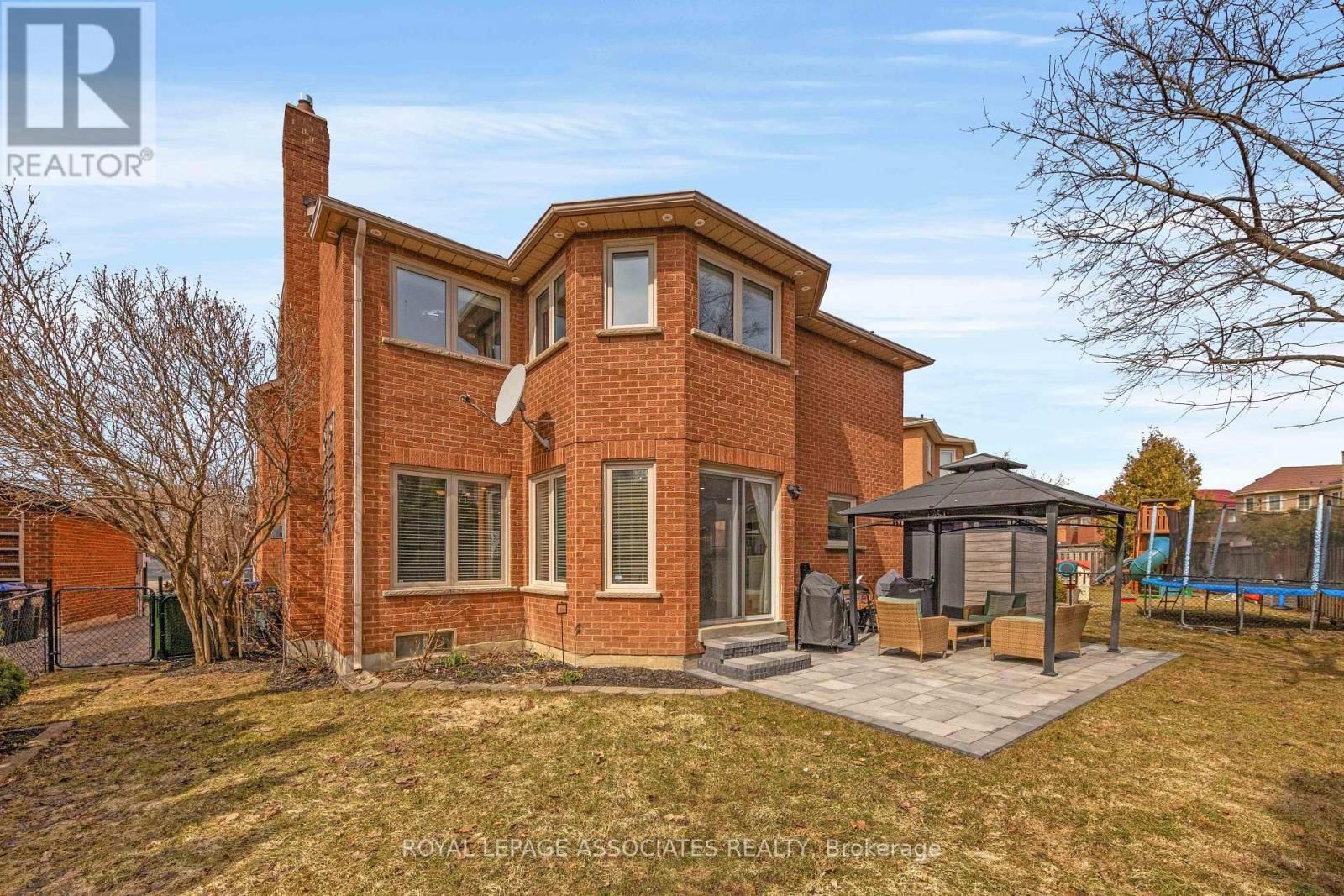 33 HUTTON CRESCENT Image 34