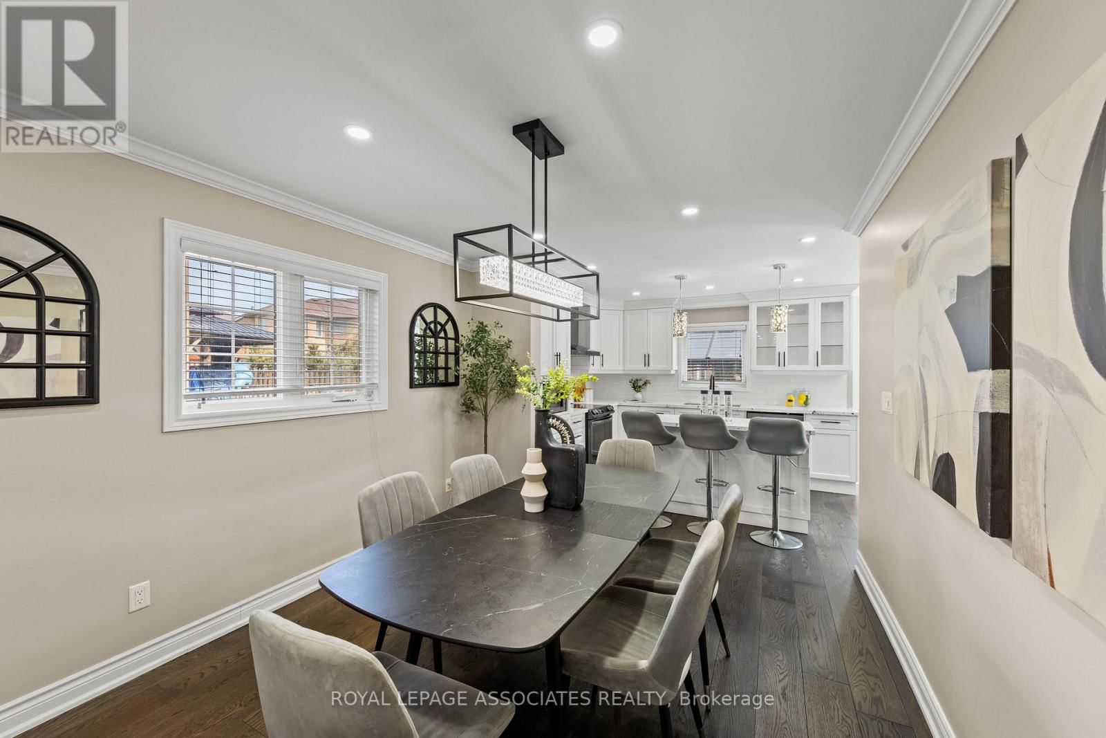 33 HUTTON CRESCENT Image 7