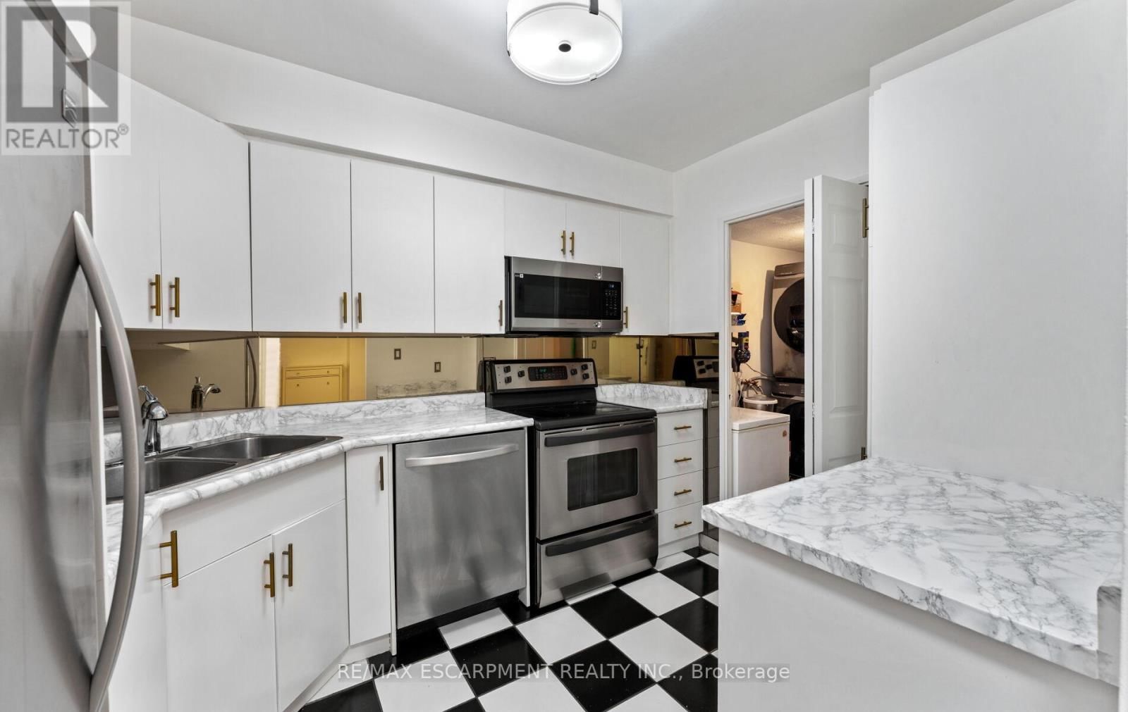 308C - 2 VALHALLA INN ROAD Image 17