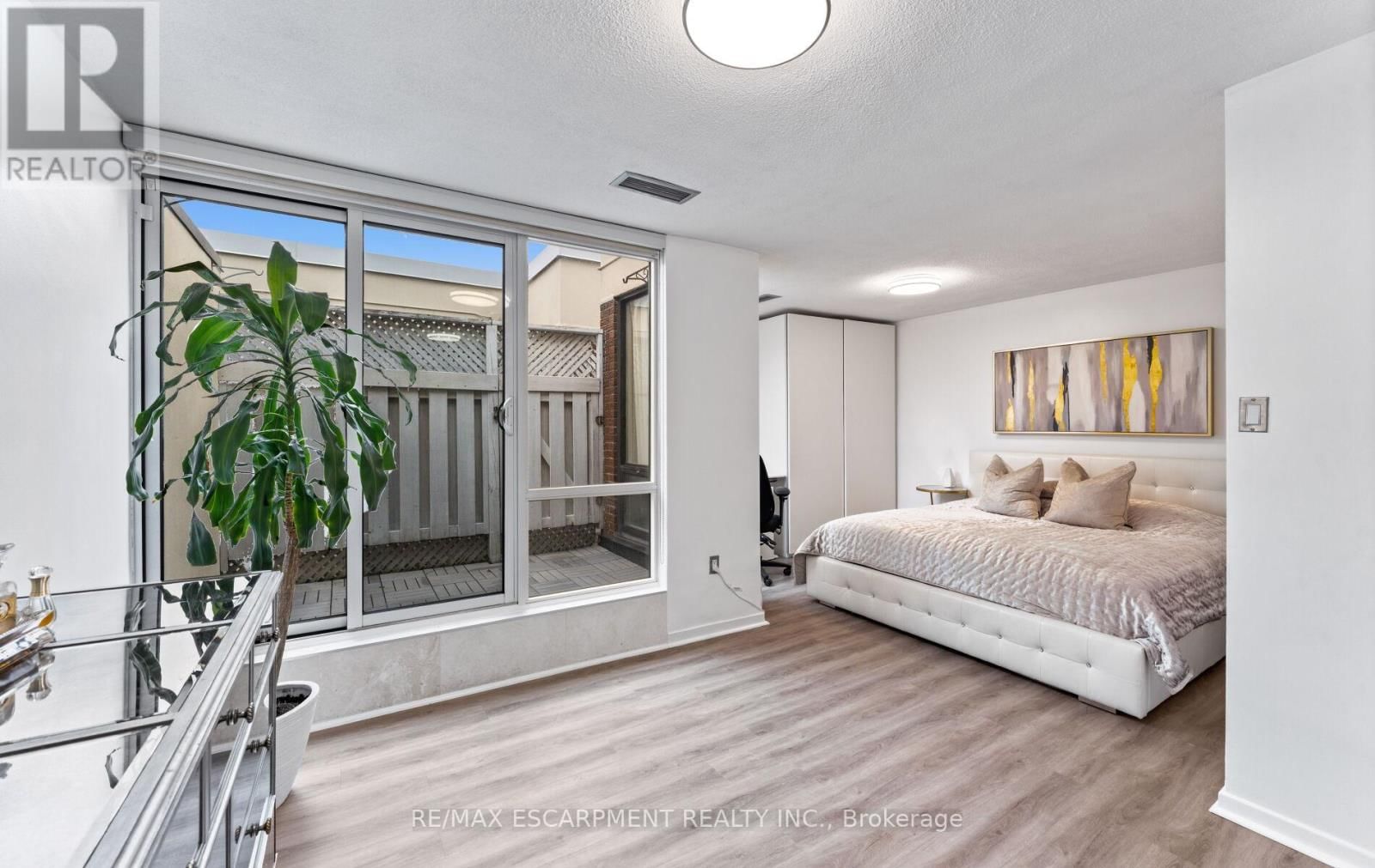 308C - 2 VALHALLA INN ROAD Image 32