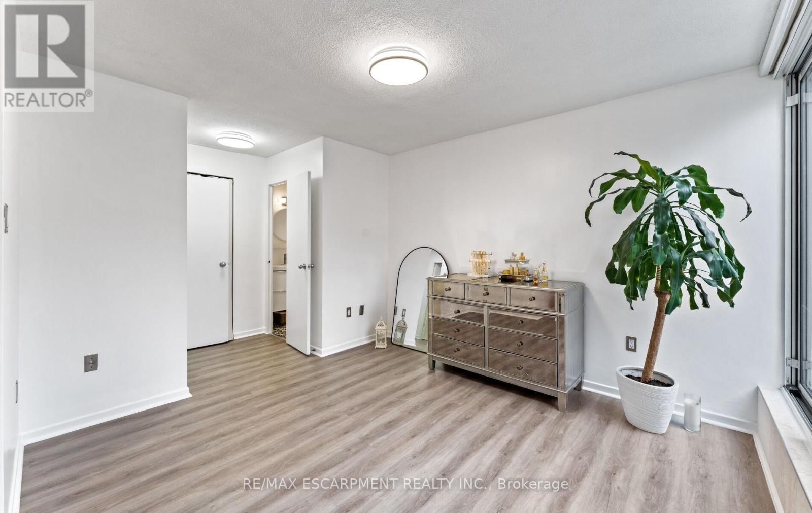 308C - 2 VALHALLA INN ROAD Image 35