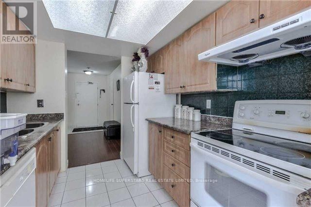 1212 - 1 ROWNTREE ROAD Image 9