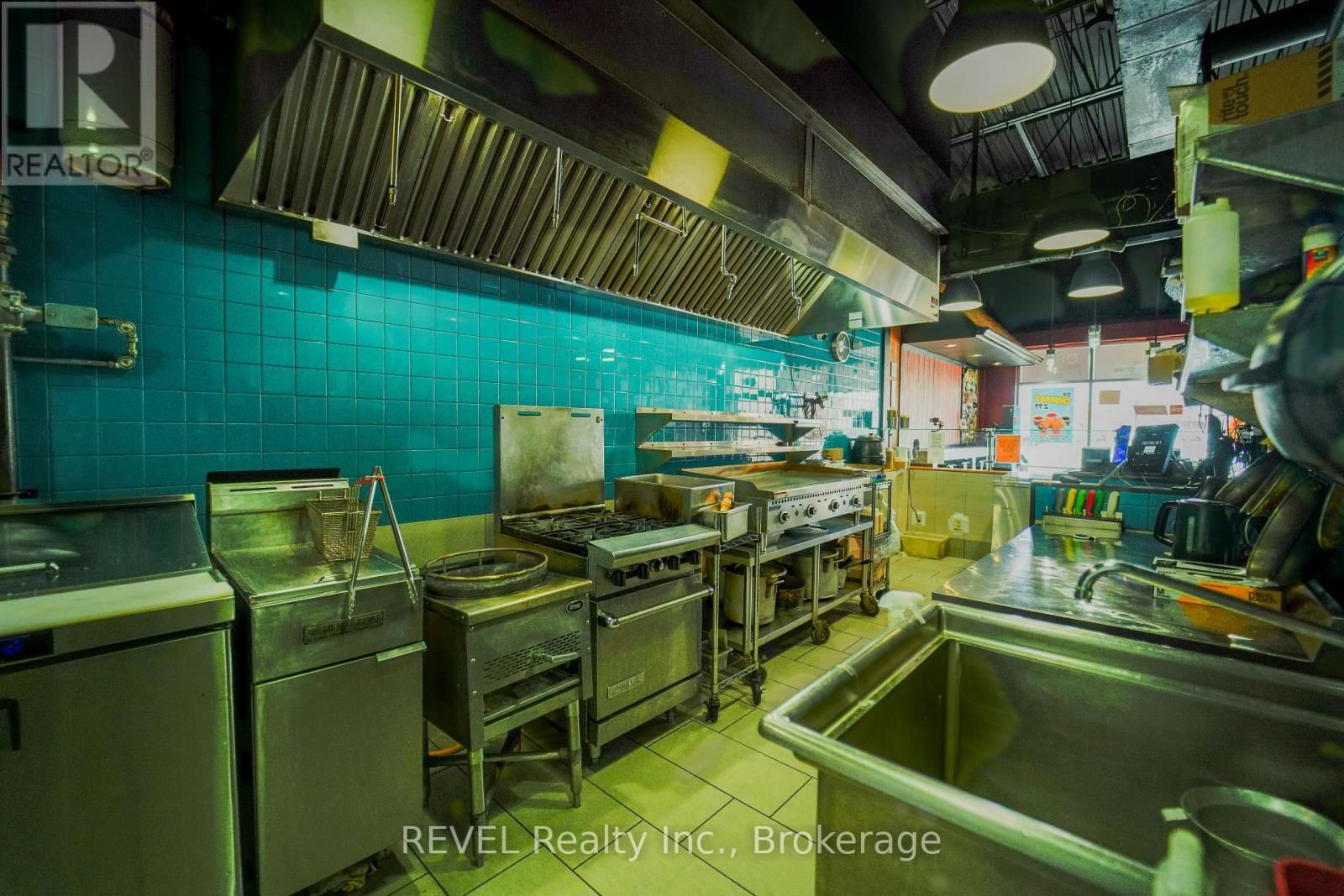 2 - 1435 PLAINS ROAD EAST Image 10