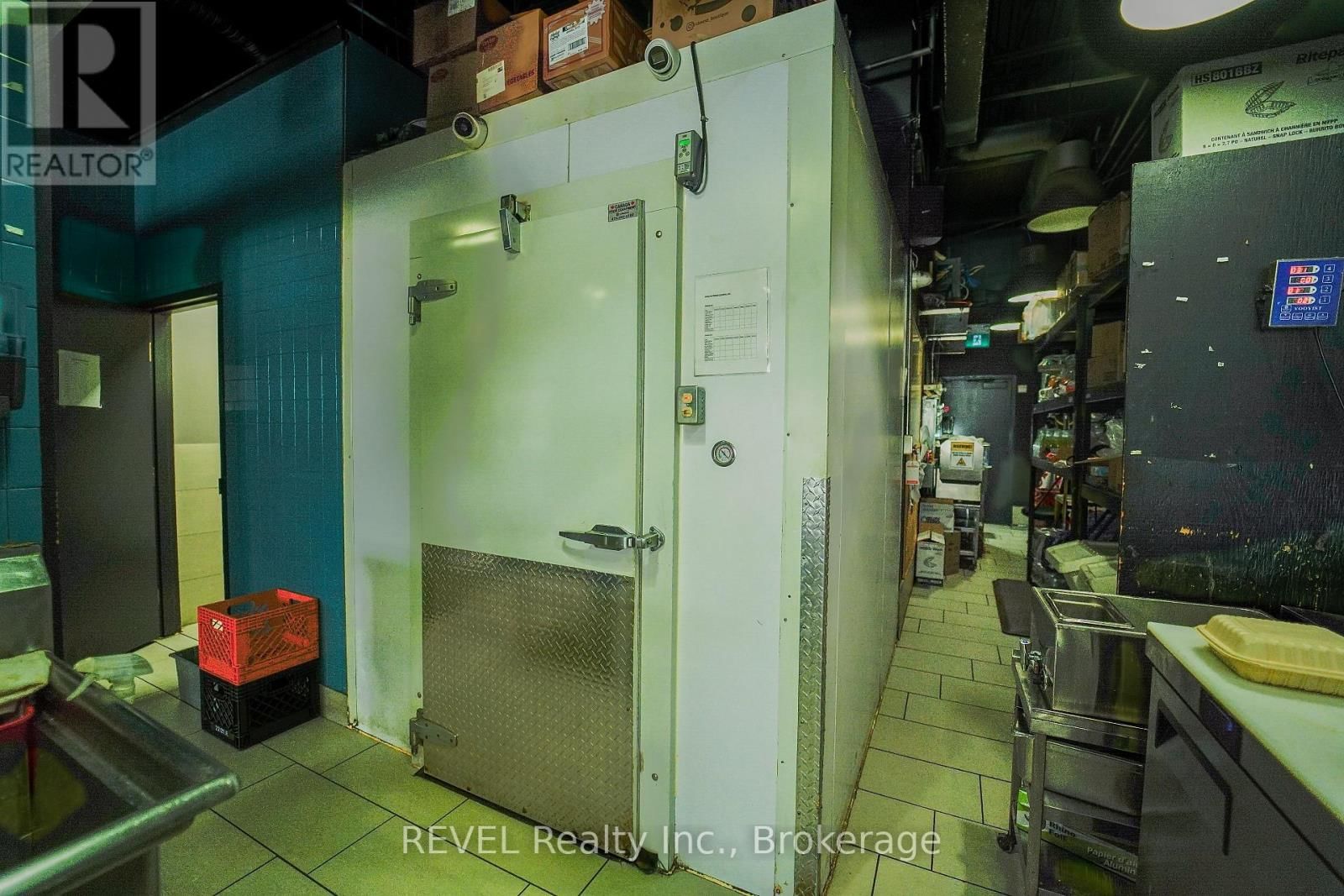 2 - 1435 PLAINS ROAD EAST Image 11