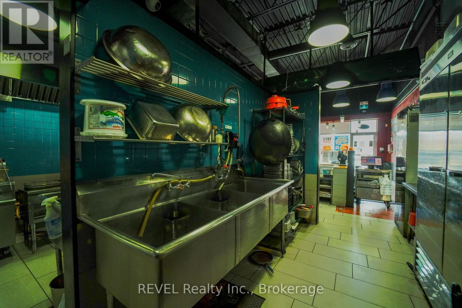 2 - 1435 PLAINS ROAD EAST Image 12