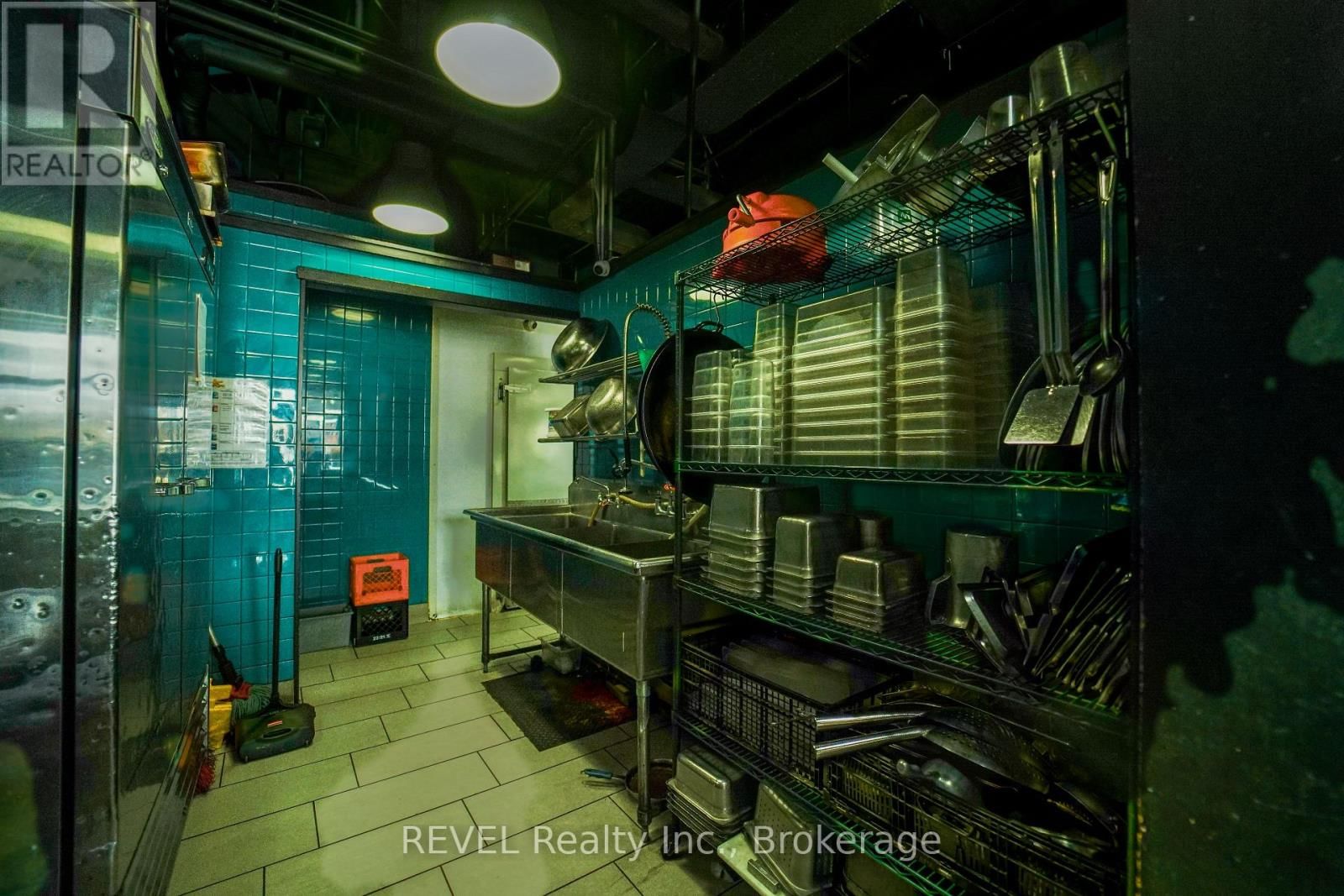 2 - 1435 PLAINS ROAD EAST Image 13