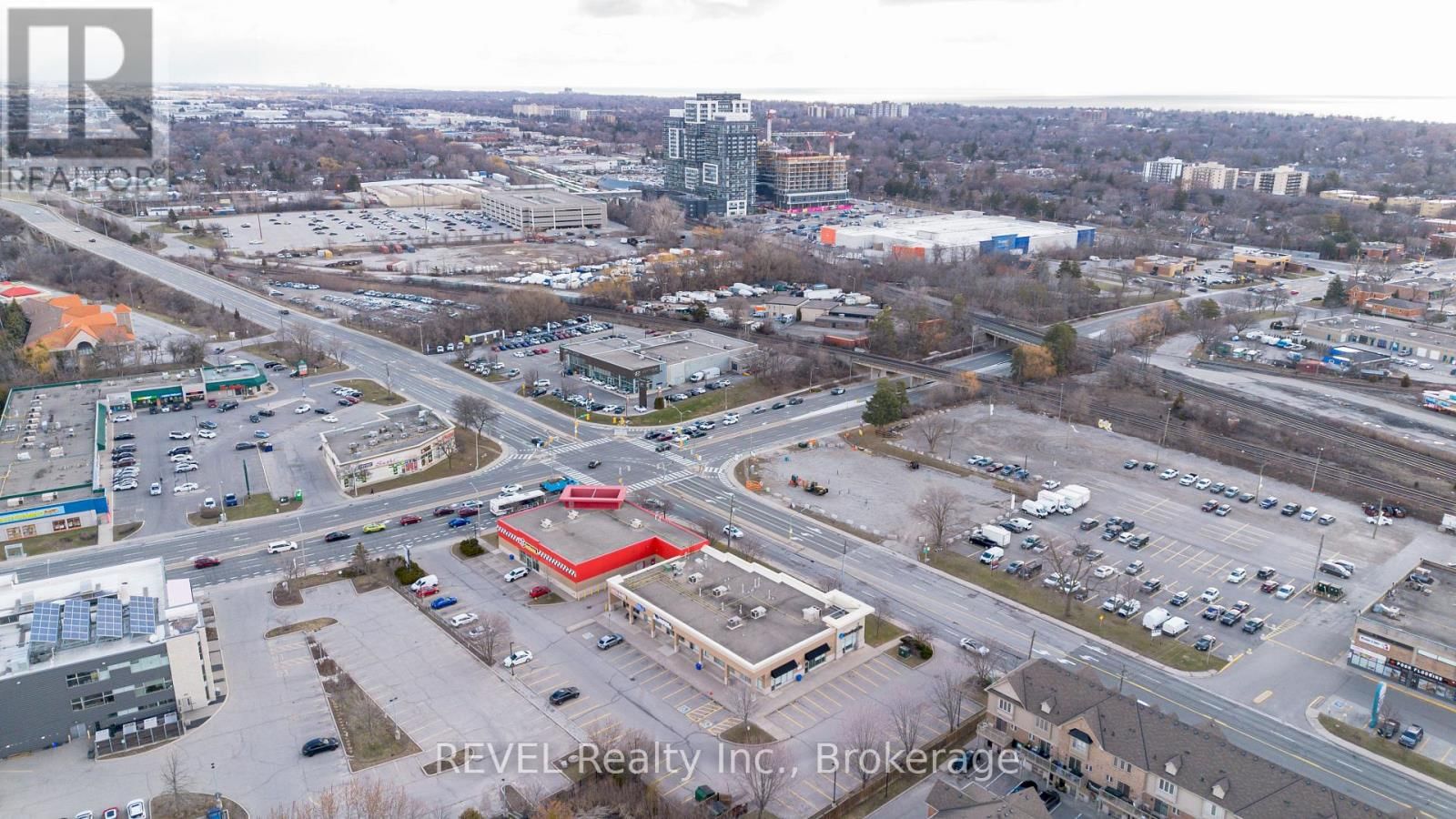 2 - 1435 PLAINS ROAD EAST Image 15