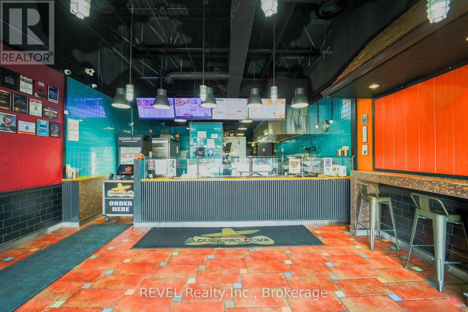 2 - 1435 PLAINS ROAD EAST Image 4