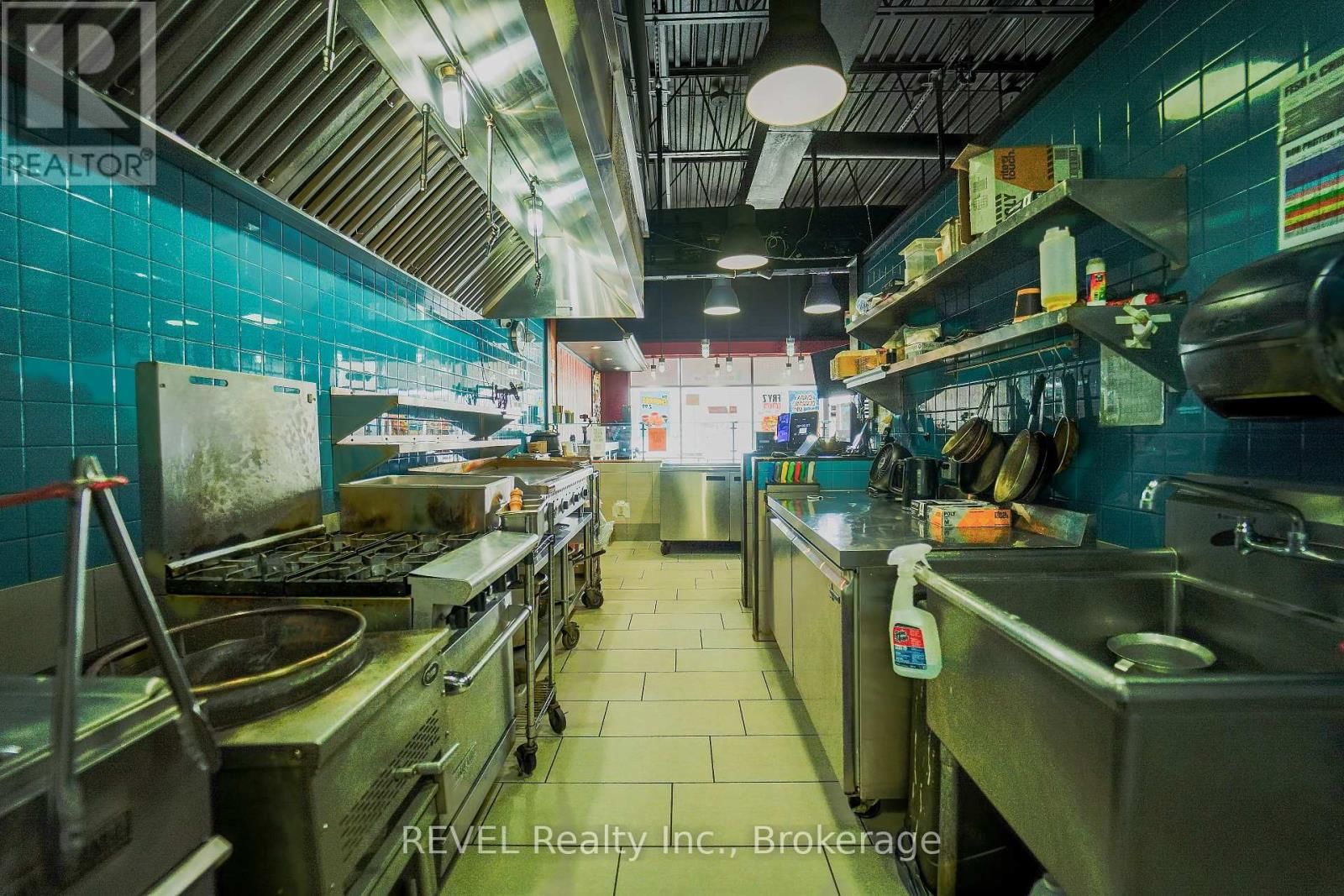 2 - 1435 PLAINS ROAD EAST Image 9