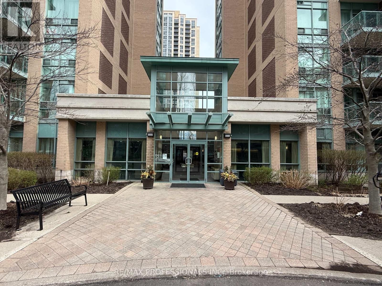 1406 - 7 MICHAEL POWER PLACE Image 1