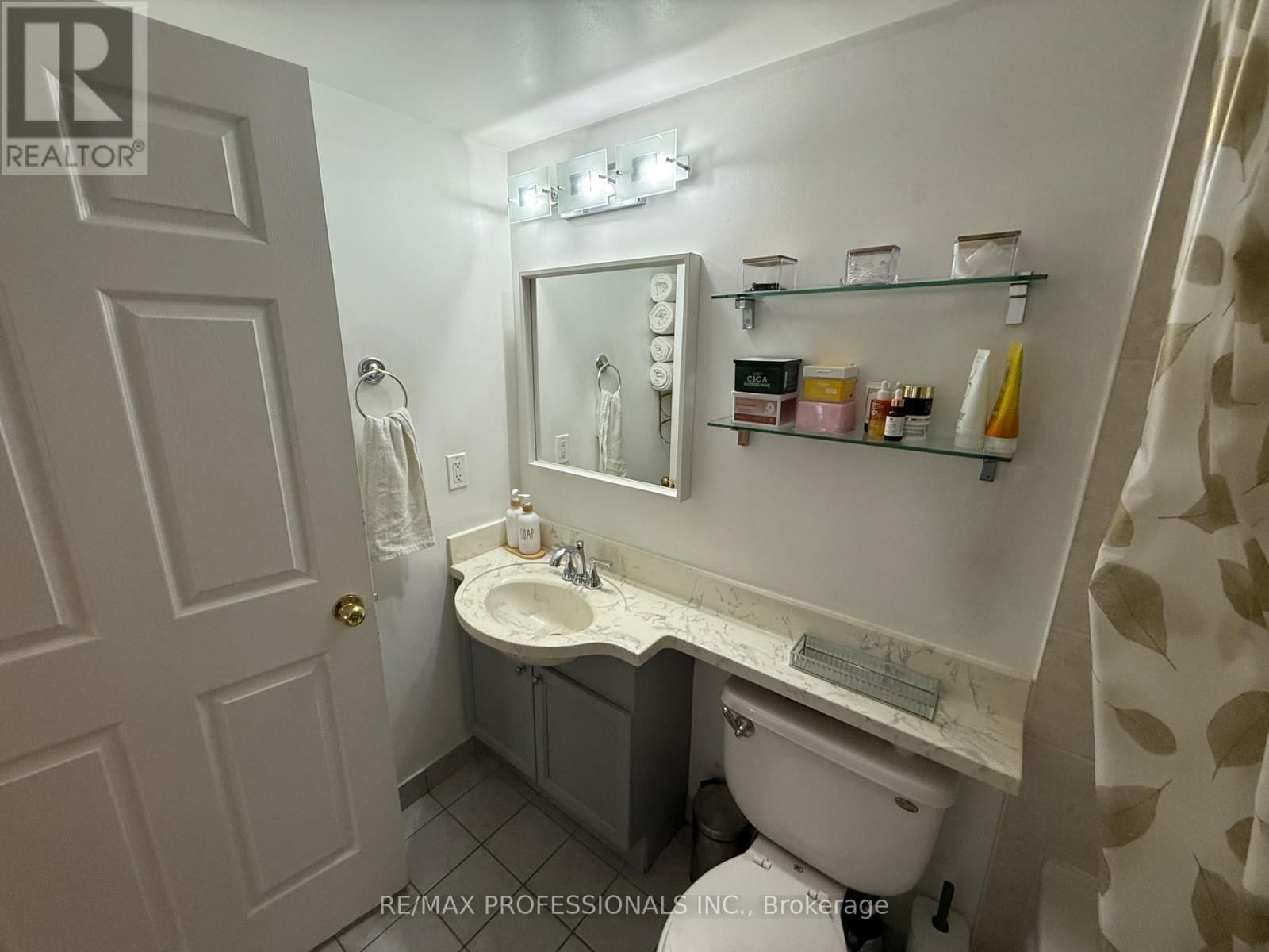 1406 - 7 MICHAEL POWER PLACE Image 32