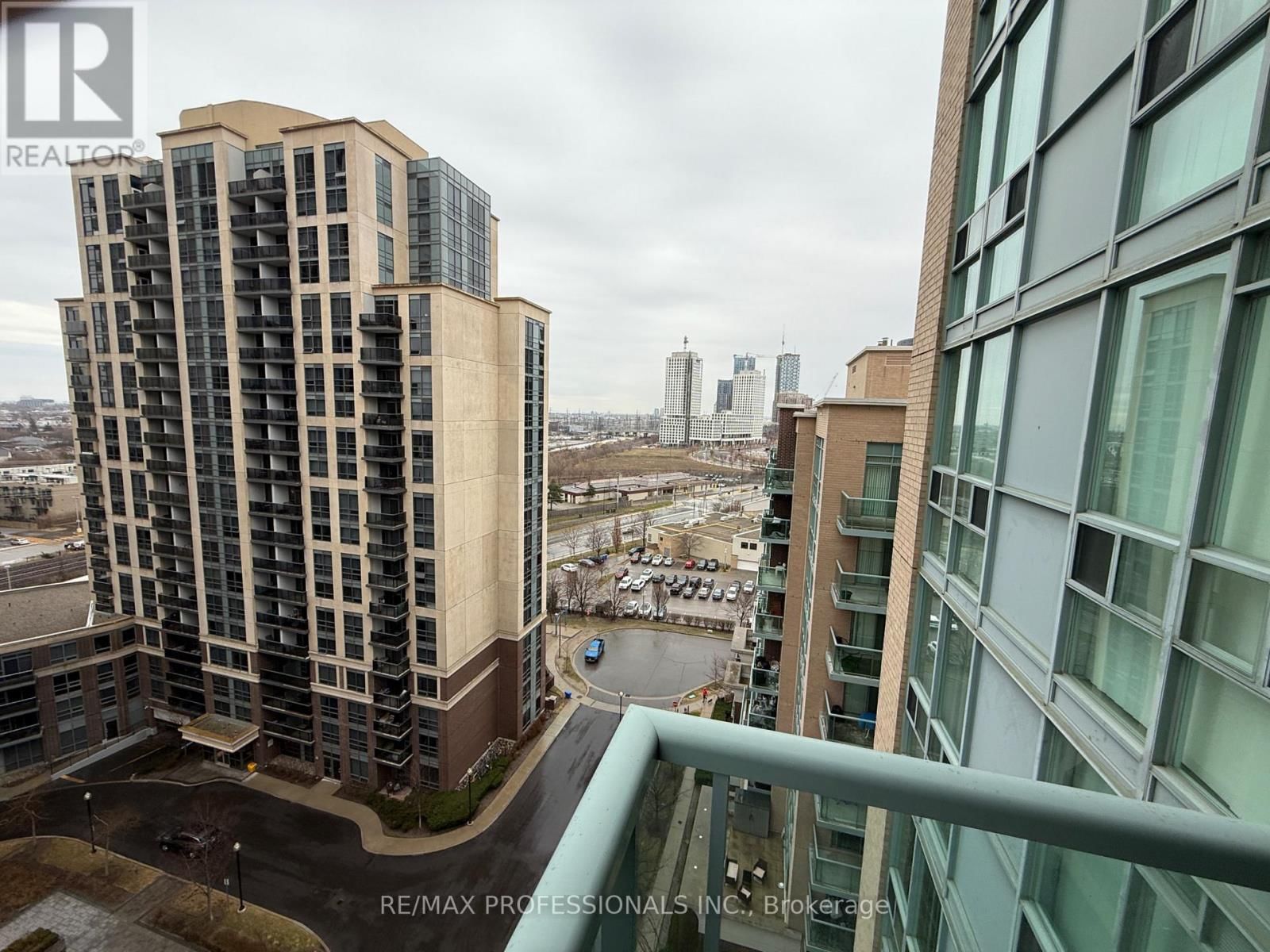 1406 - 7 MICHAEL POWER PLACE Image 33