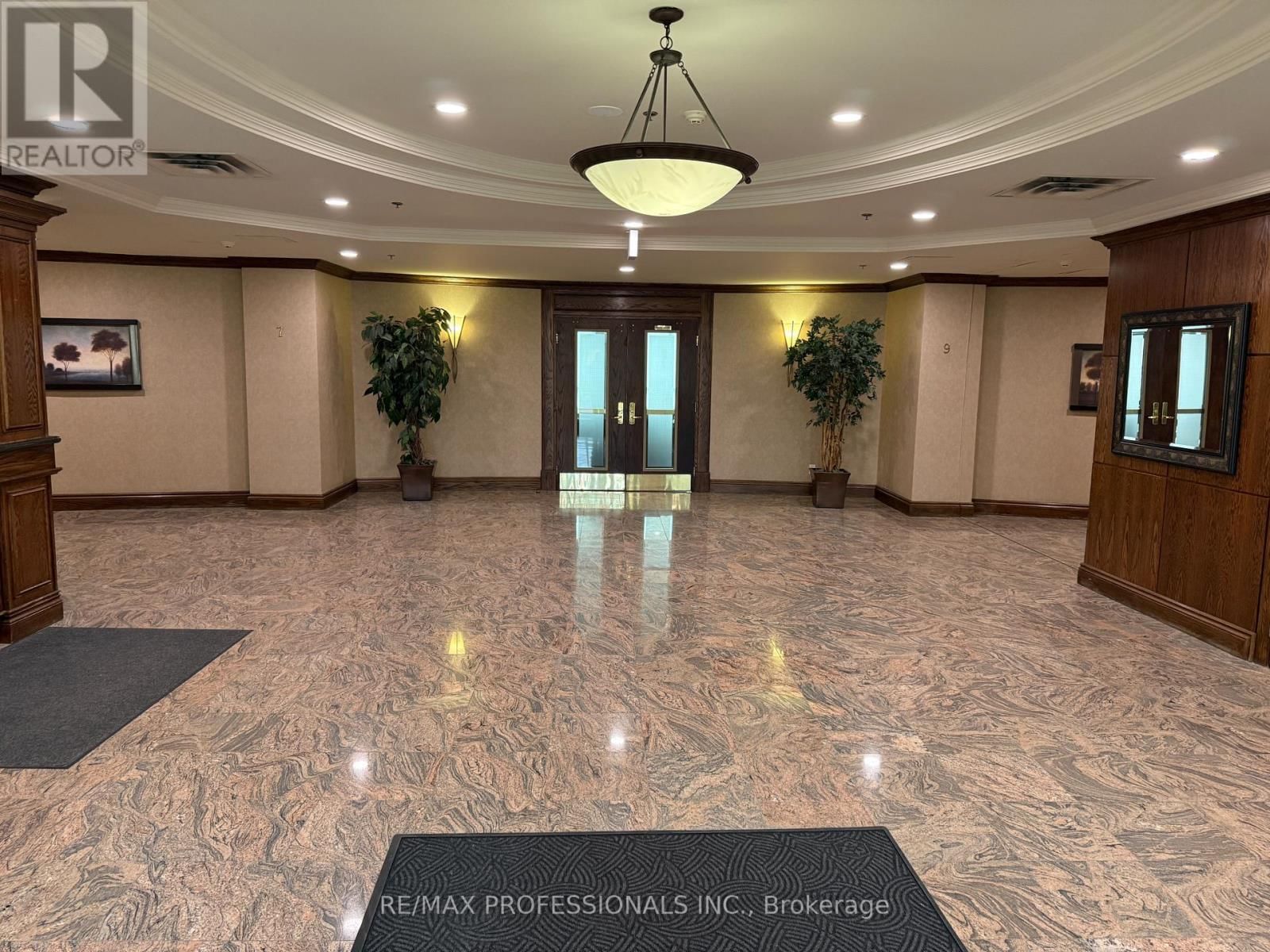 1406 - 7 MICHAEL POWER PLACE Image 37