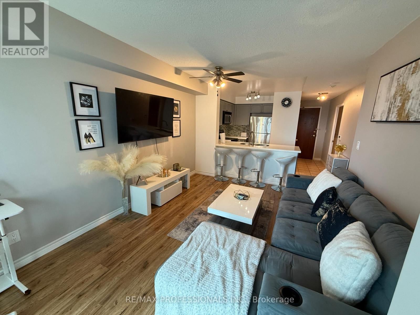 1406 - 7 MICHAEL POWER PLACE Image 6