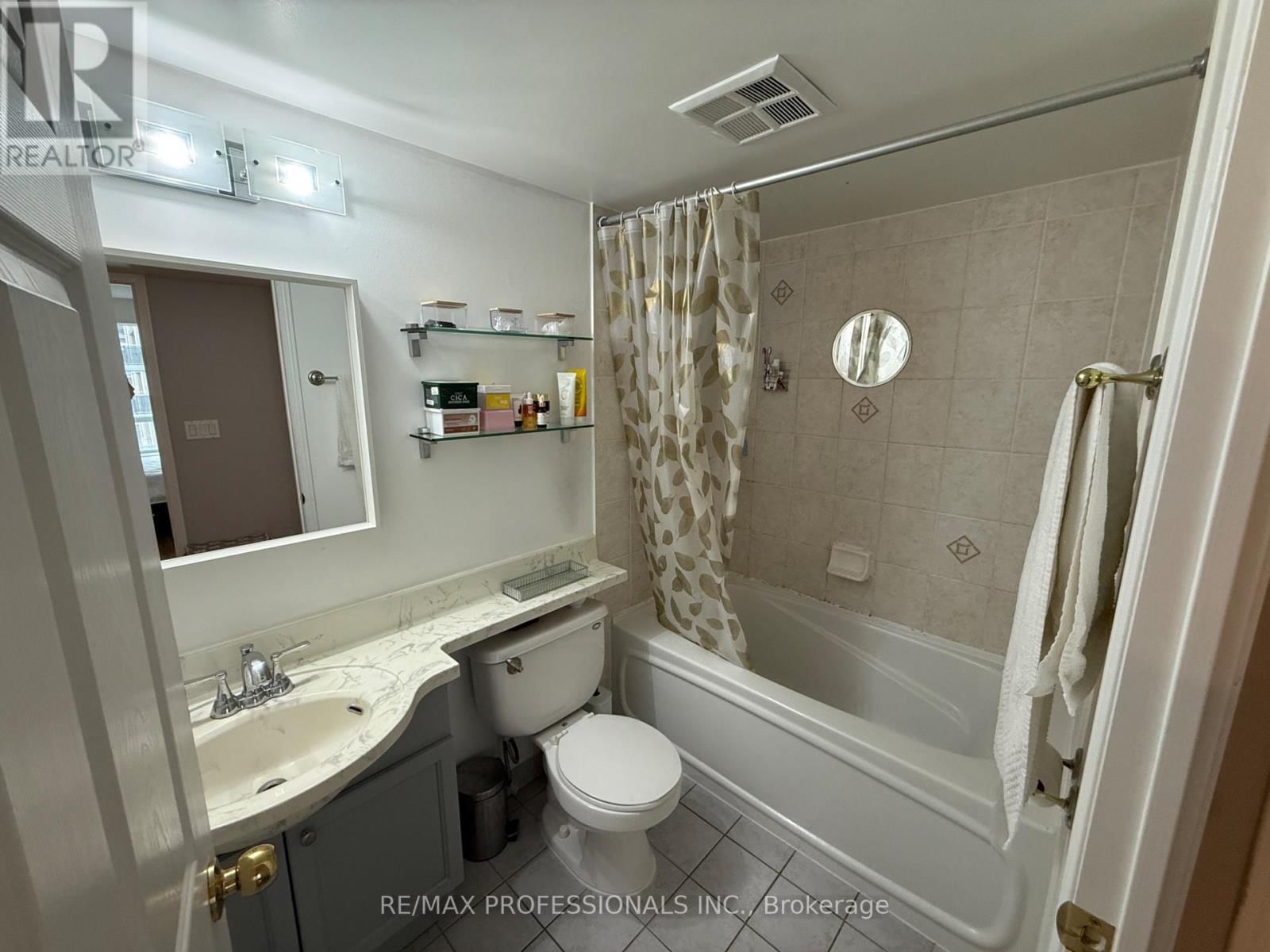 1406 - 7 MICHAEL POWER PLACE Image 9