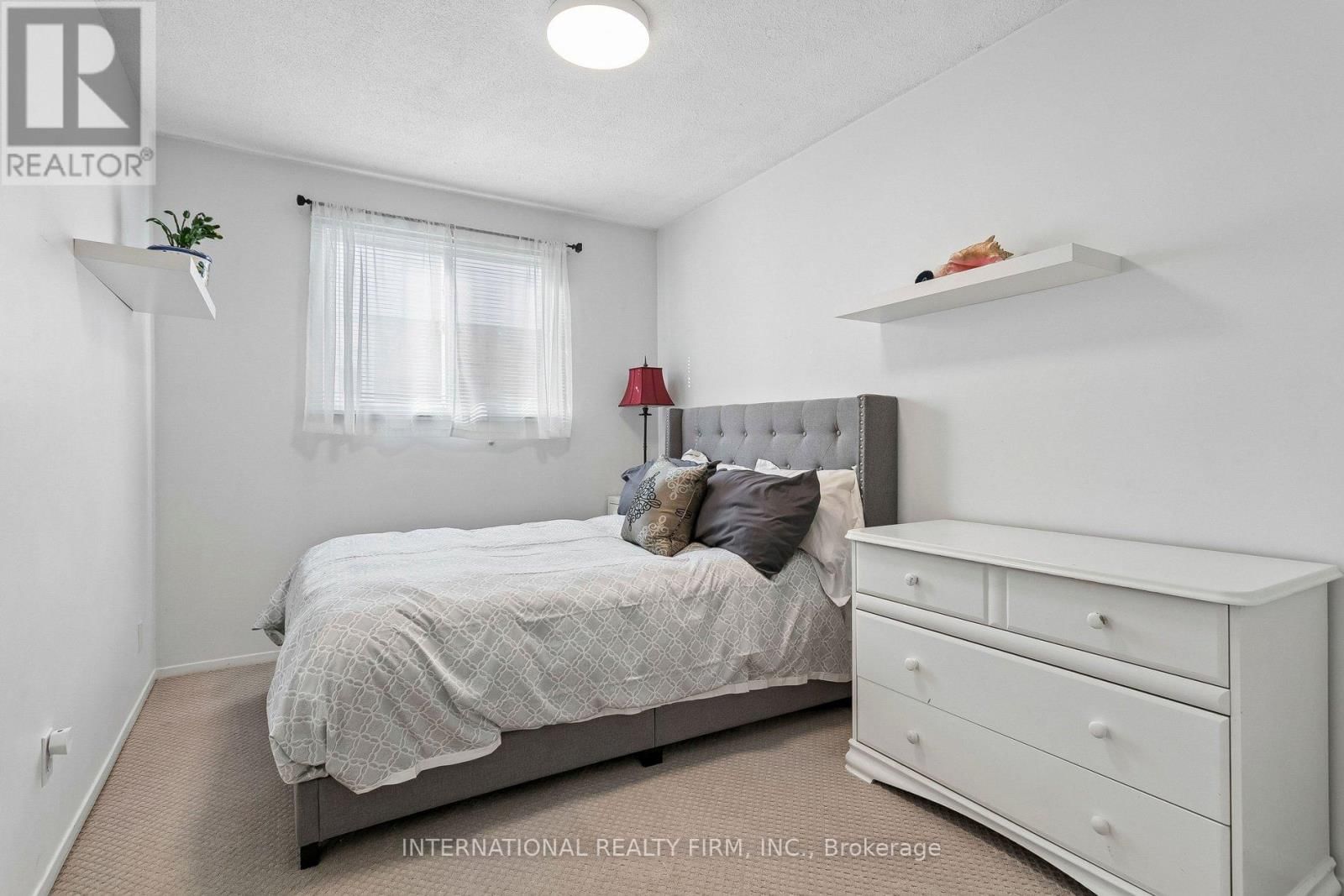 1326 ROXBOROUGH CRESCENT Image 14