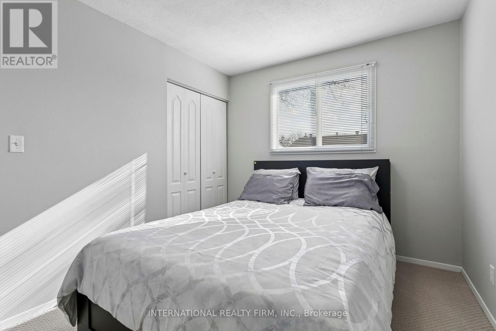 1326 ROXBOROUGH CRESCENT Image 15