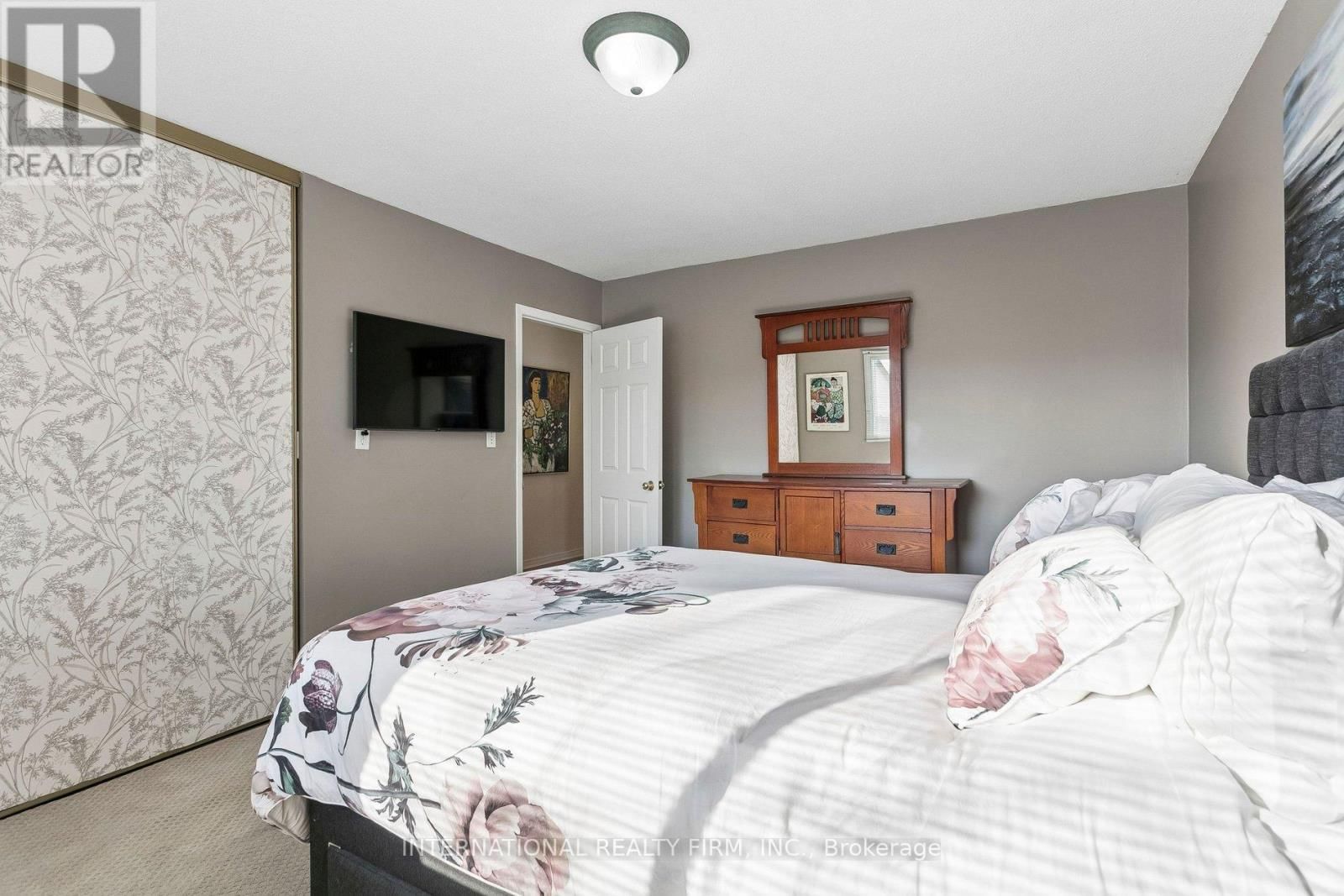 1326 ROXBOROUGH CRESCENT Image 17