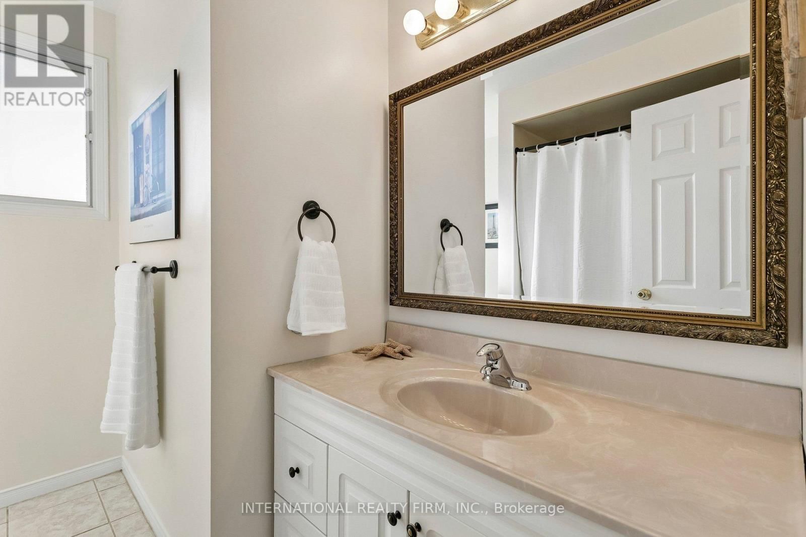 1326 ROXBOROUGH CRESCENT Image 18