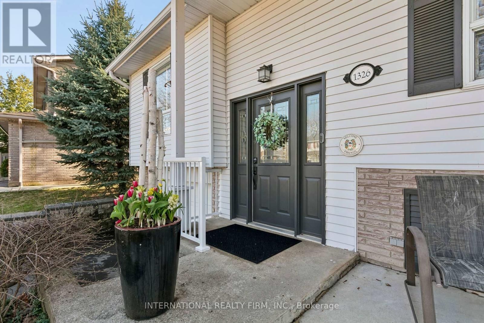 1326 ROXBOROUGH CRESCENT Image 2