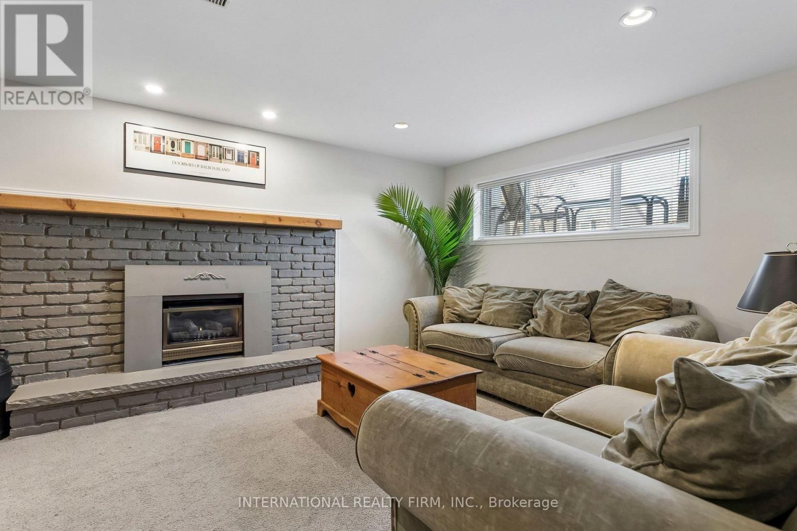 1326 ROXBOROUGH CRESCENT Image 20