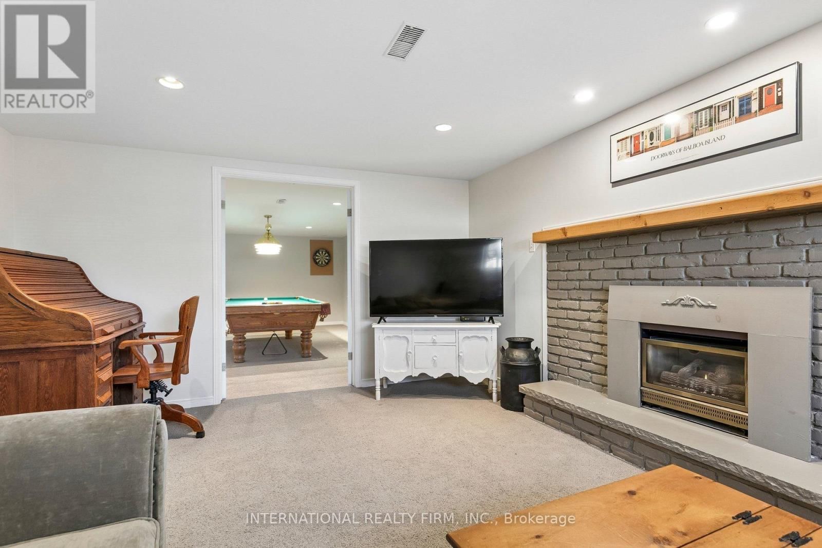 1326 ROXBOROUGH CRESCENT Image 21