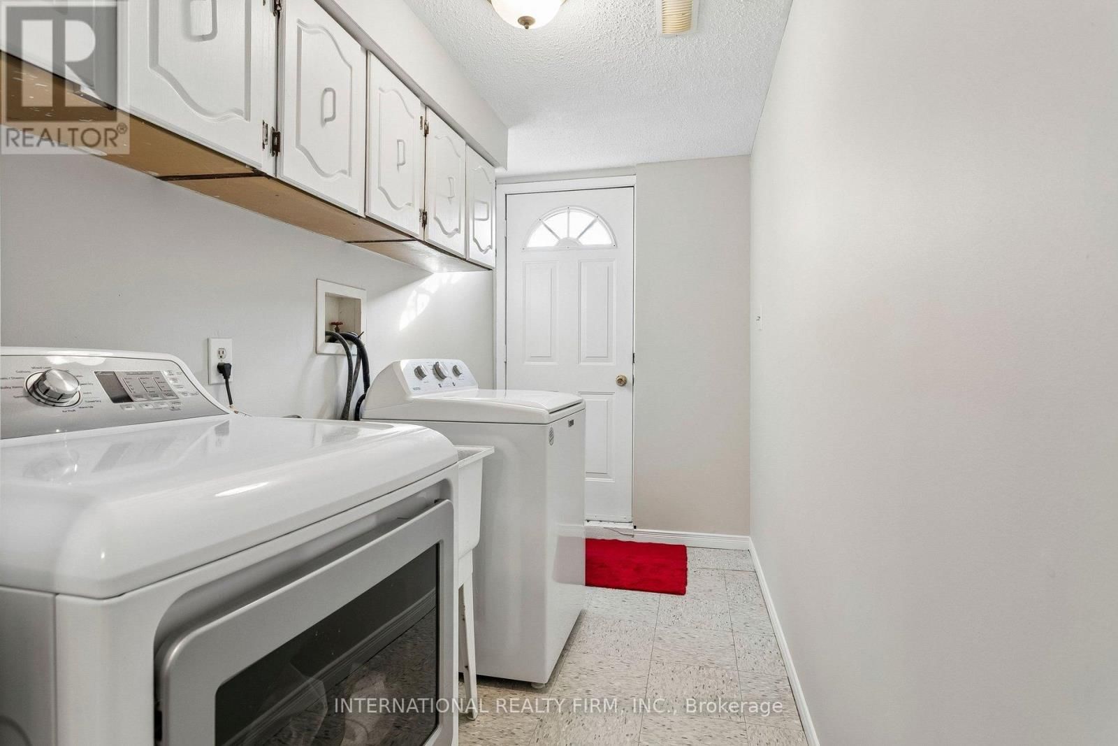 1326 ROXBOROUGH CRESCENT Image 27