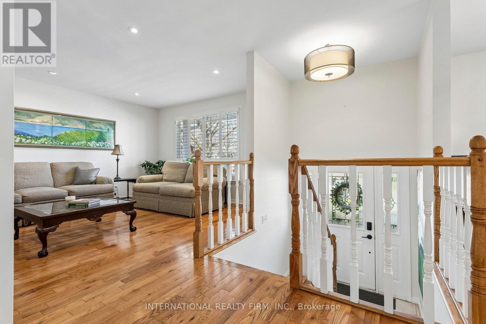 1326 ROXBOROUGH CRESCENT Image 5