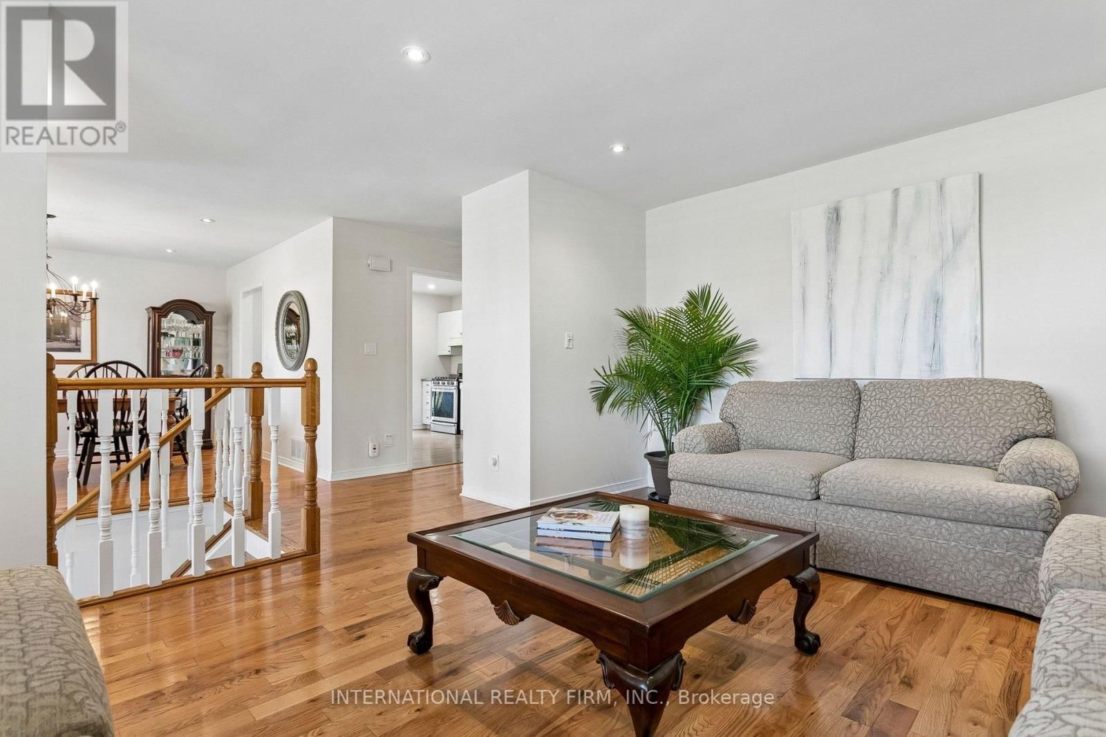 1326 ROXBOROUGH CRESCENT Image 7