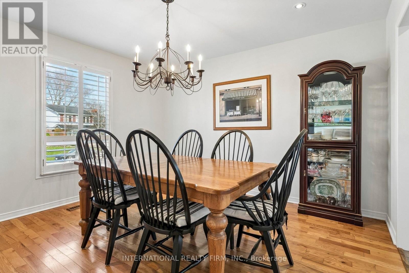 1326 ROXBOROUGH CRESCENT Image 9