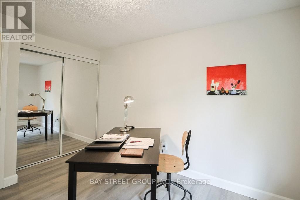 28 - 2200 GLENWOOD SCHOOL DRIVE Image 30