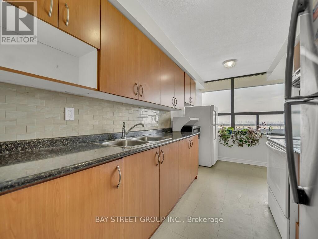 1003 - 18 KNIGHTSBRIDGE ROAD Image 20