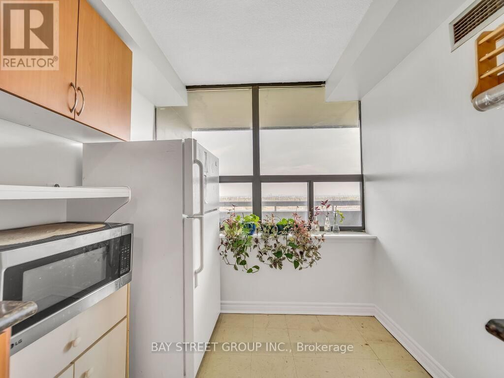 1003 - 18 KNIGHTSBRIDGE ROAD Image 23