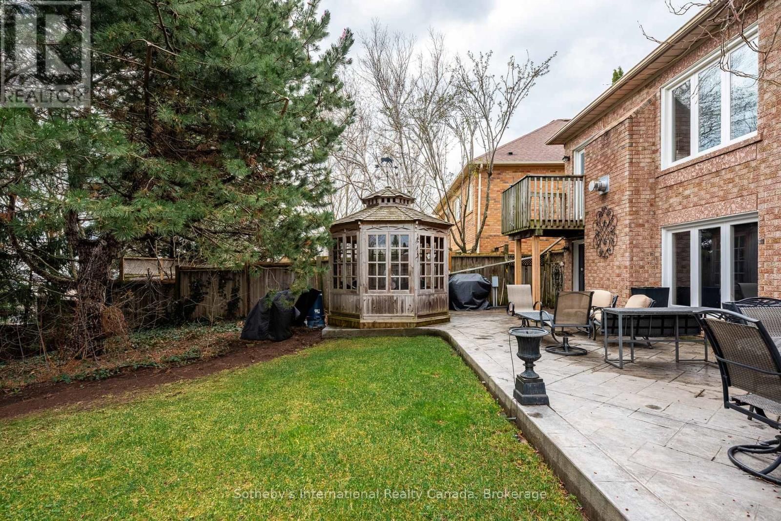 1406 SUMMERHILL CRESCENT Image 40