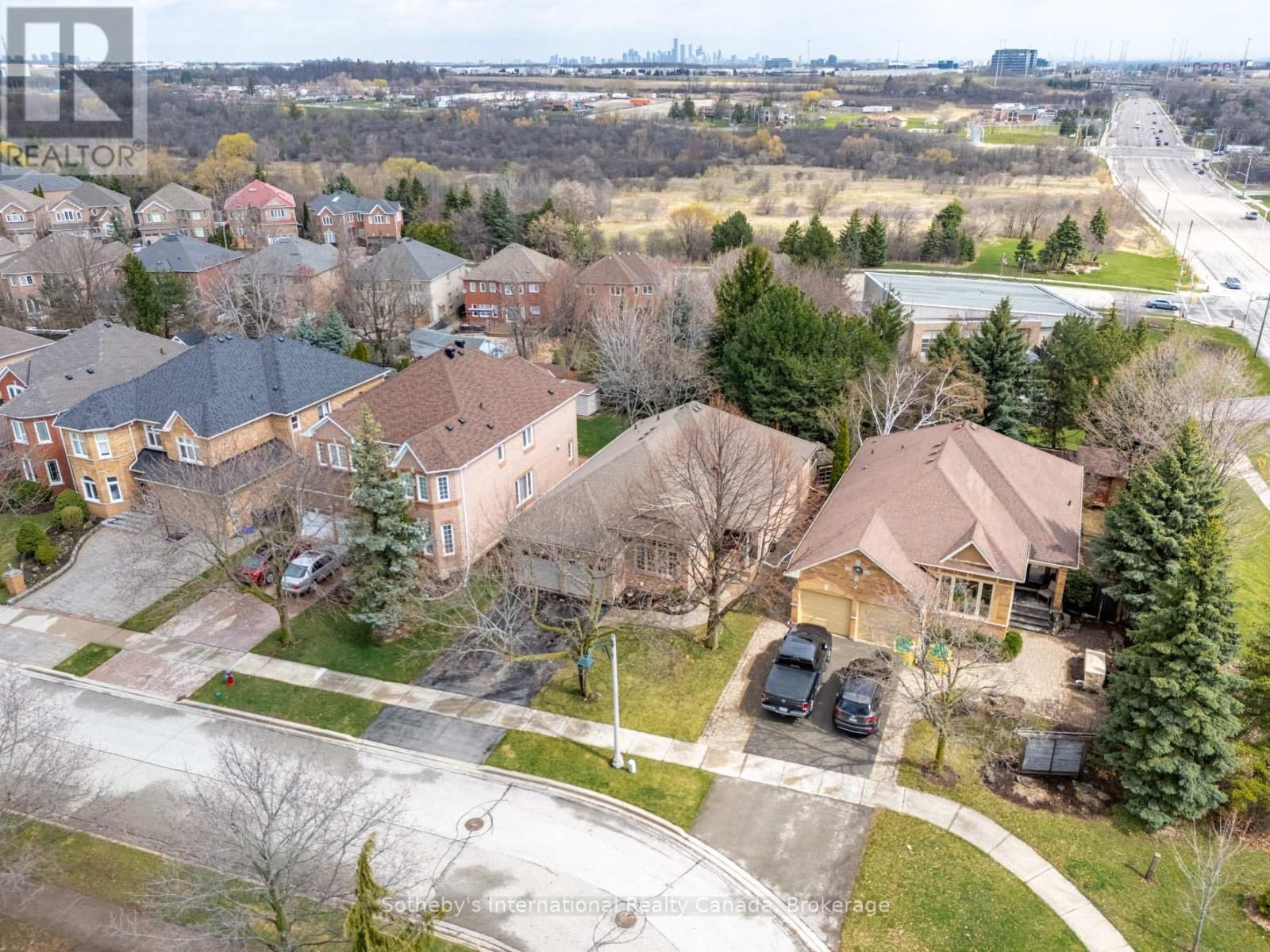 1406 SUMMERHILL CRESCENT Image 48