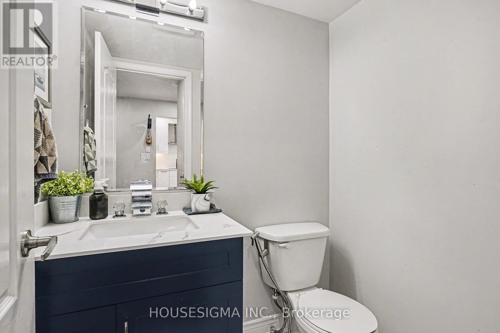 65 BLEASDALE AVENUE Image 10