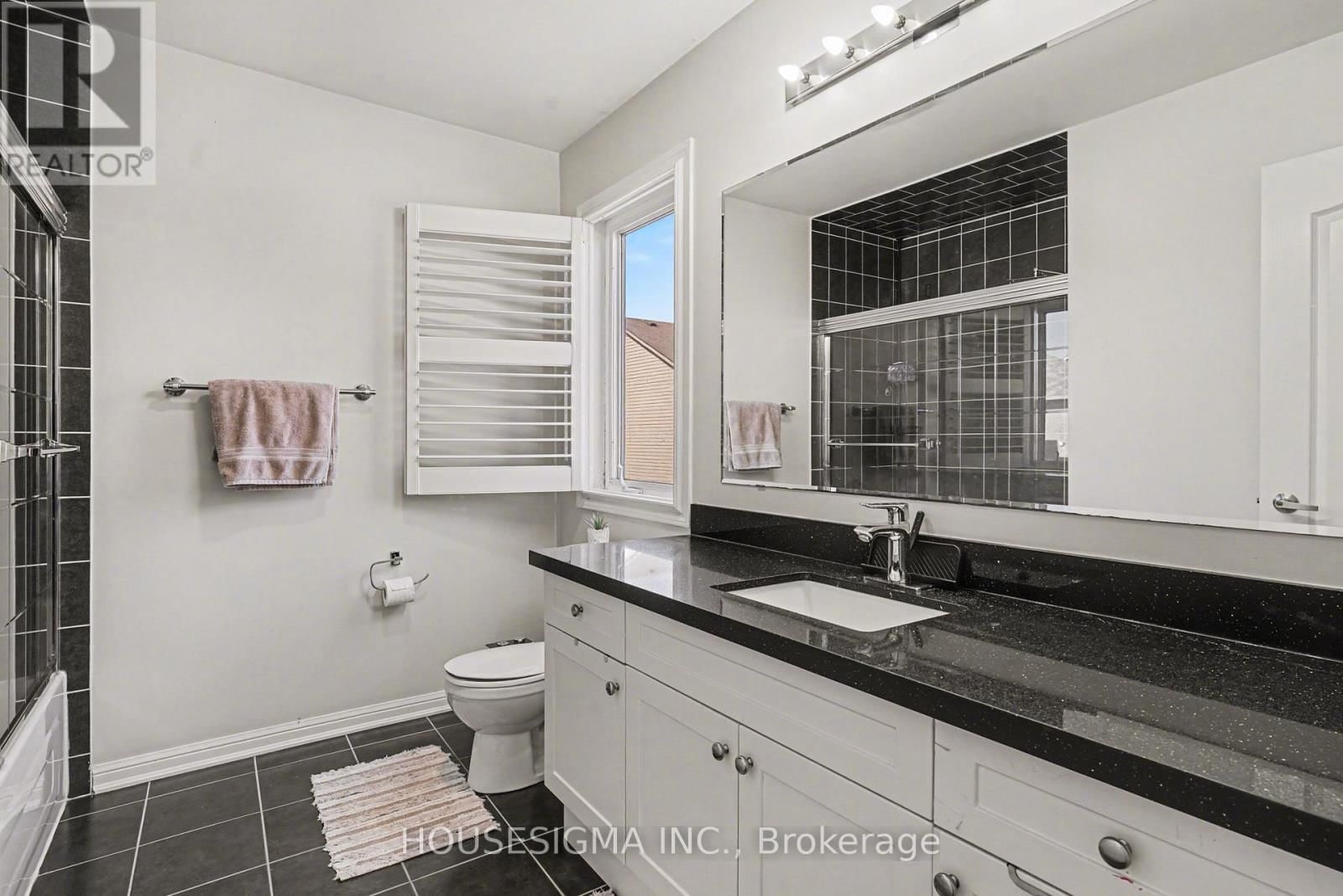 65 BLEASDALE AVENUE Image 13