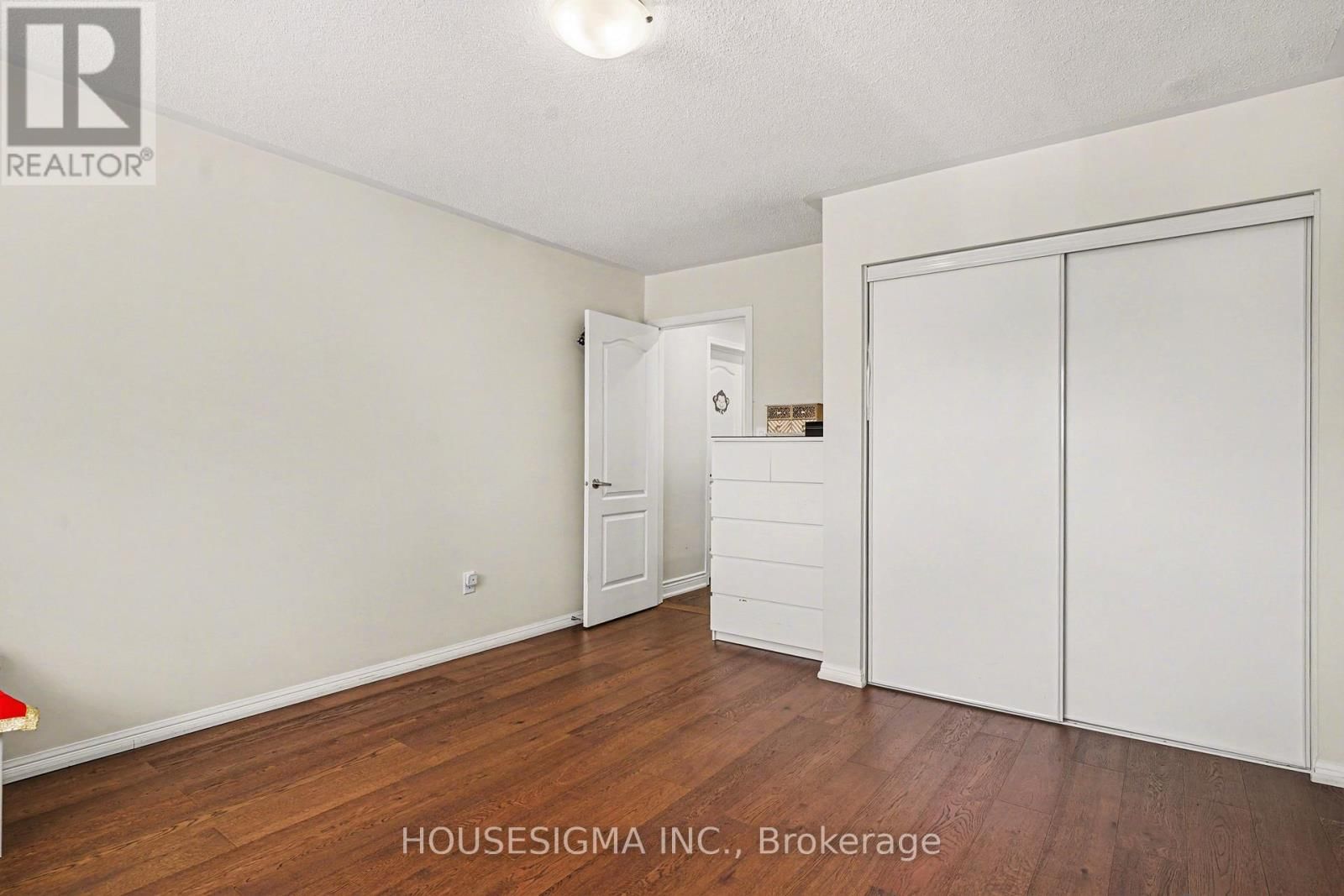 65 BLEASDALE AVENUE Image 15