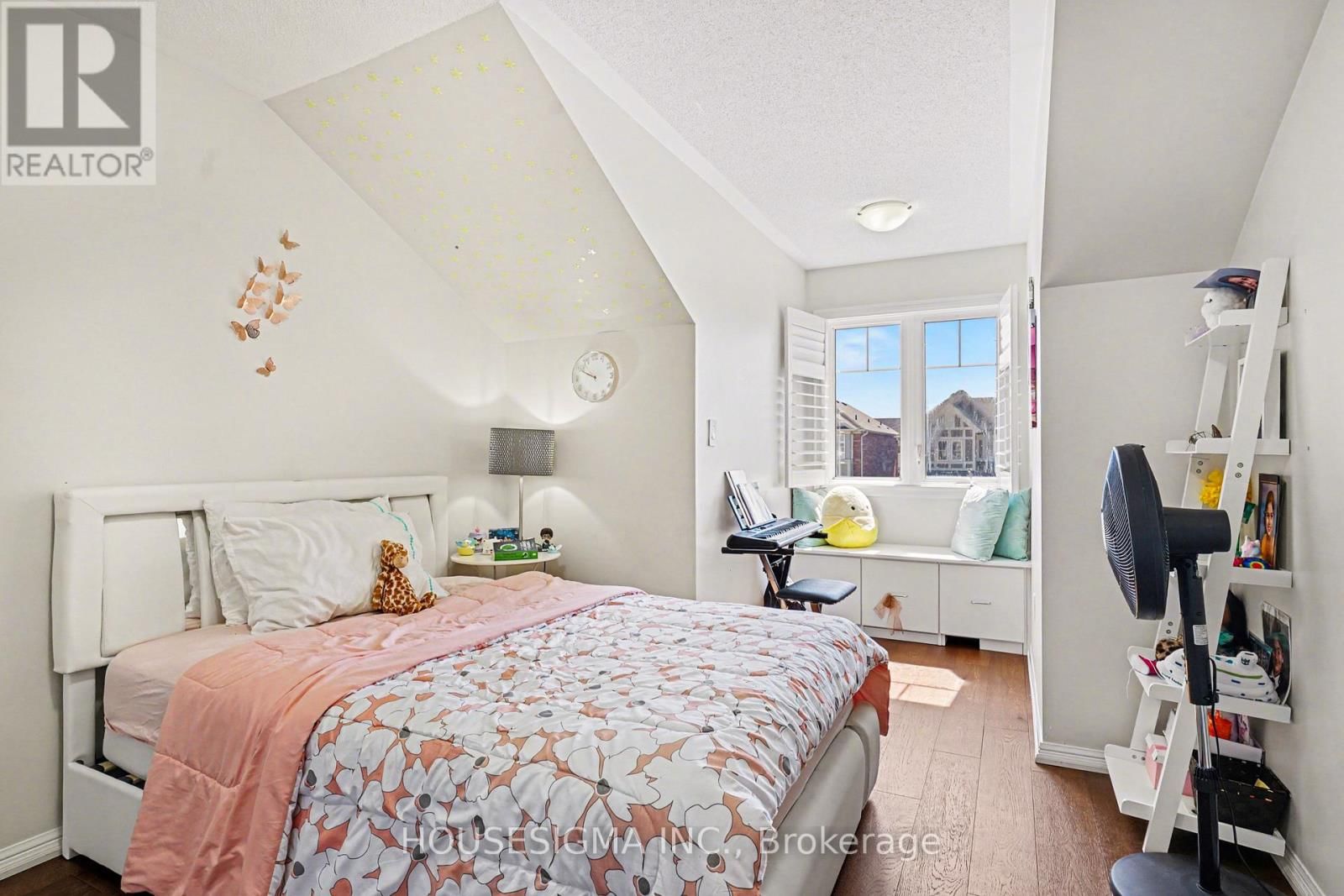 65 BLEASDALE AVENUE Image 16