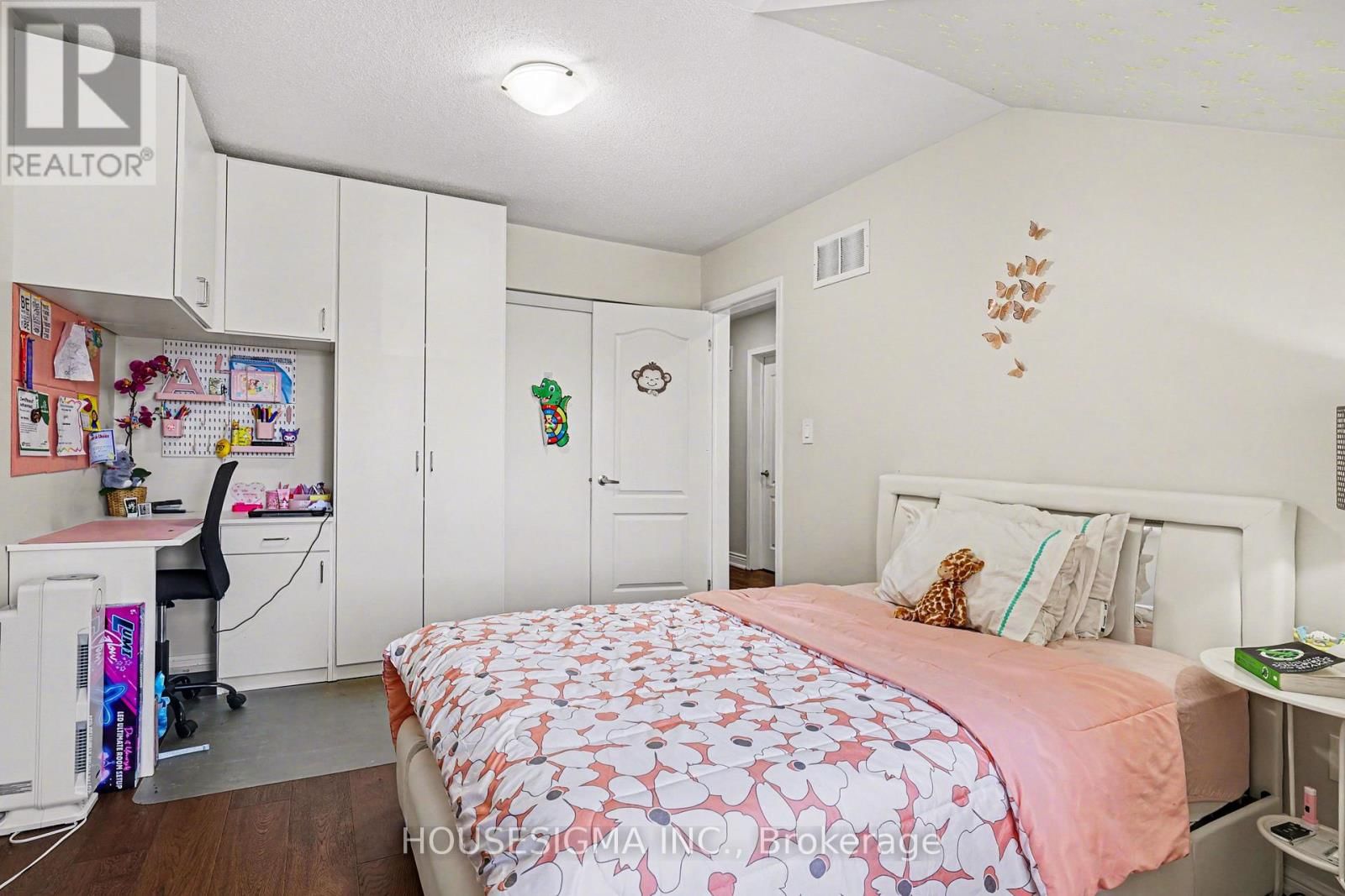 65 BLEASDALE AVENUE Image 17