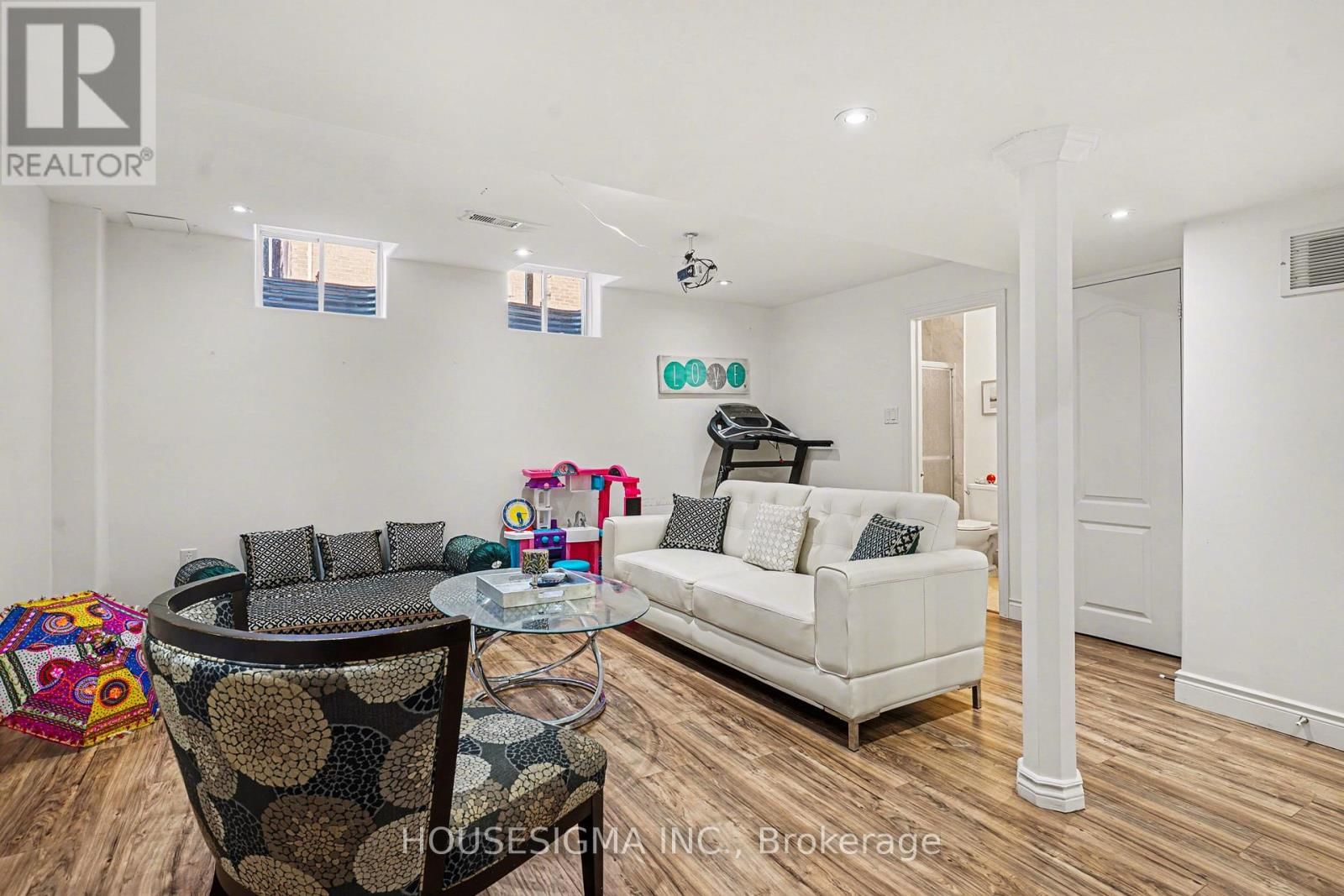 65 BLEASDALE AVENUE Image 20