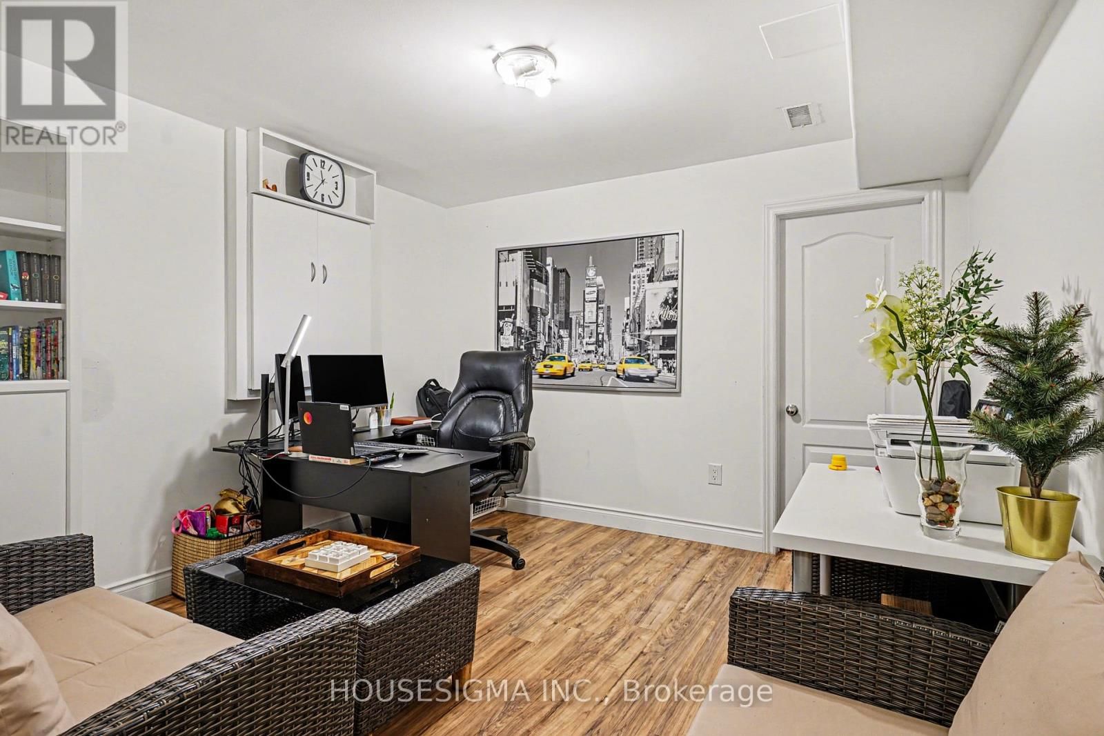 65 BLEASDALE AVENUE Image 21