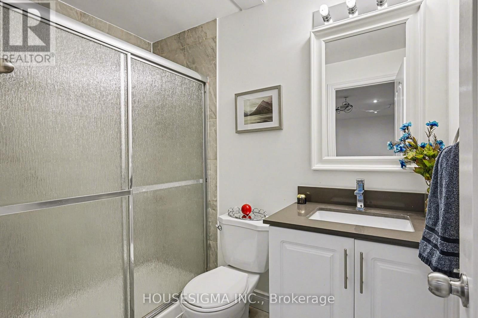 65 BLEASDALE AVENUE Image 23